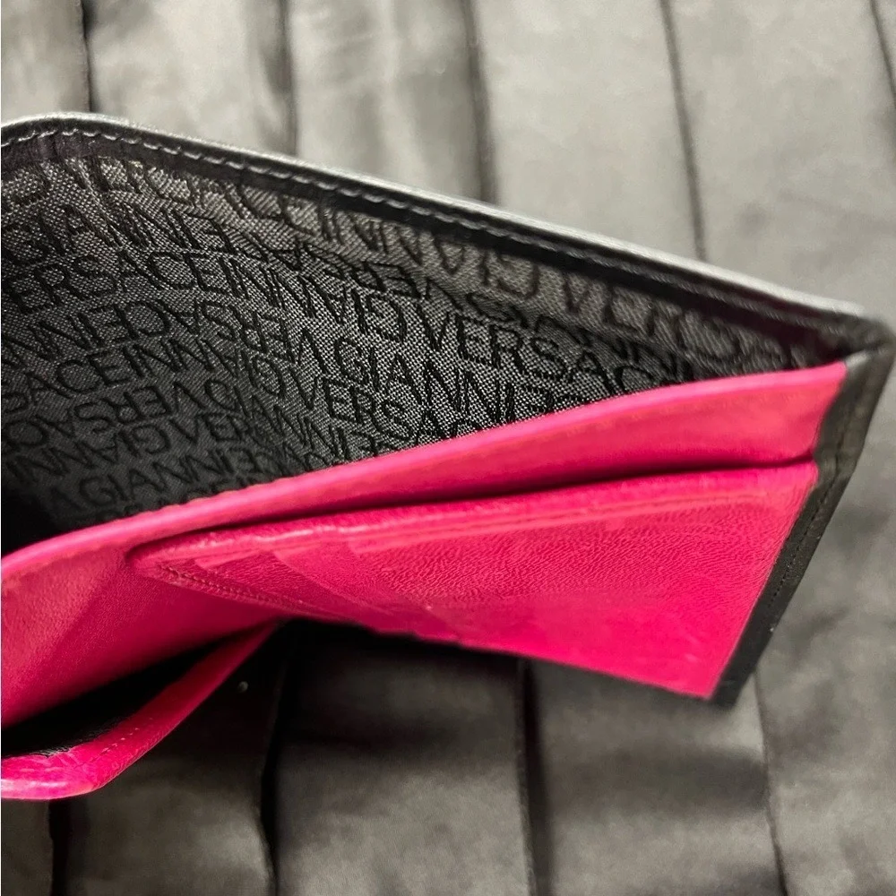 Gianni Versace Vintage La Medusa Black Pink Leather‎ Bi-Fold Wallet Cardholder